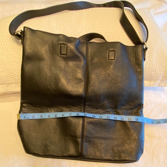 Neiman Marcus Executive Messenger Tote - Picture 4 of 10